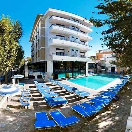 Hotel Queen Mary Cattolica Dış mekan fotoğraf