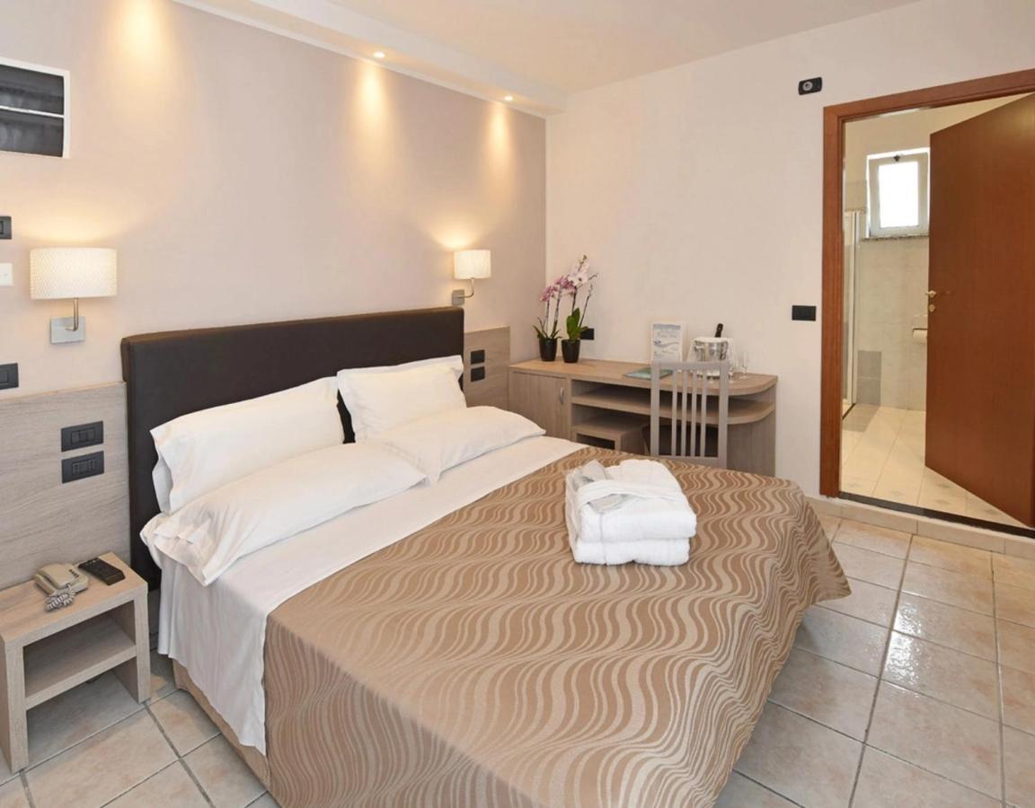 Hotel Queen Mary Cattolica Dış mekan fotoğraf