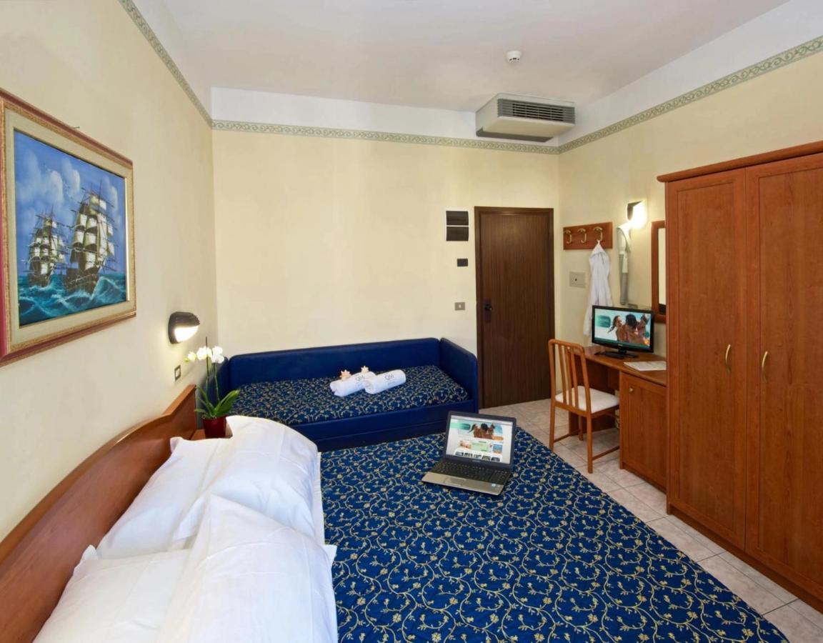 Hotel Queen Mary Cattolica Dış mekan fotoğraf