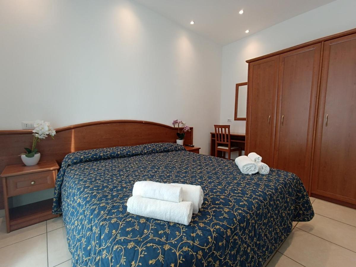 Hotel Queen Mary Cattolica Dış mekan fotoğraf